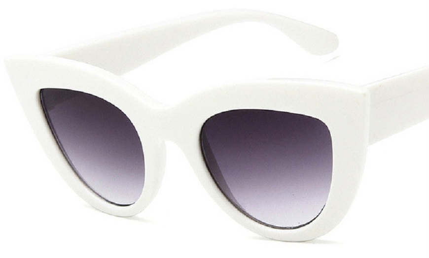 Image 6: Cat Eye Oversized Sunglasses