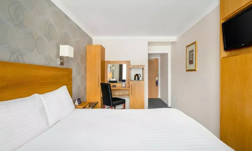 Newcastle upon Tyne: Double Room for Two with Breakfast