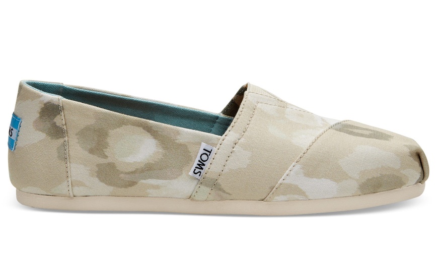 Image 3: Classic Toms Canvas Shoes