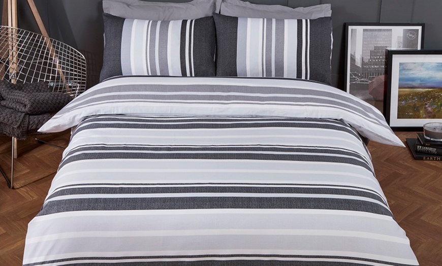 Image 2: Stripes Reversible Duvet Set