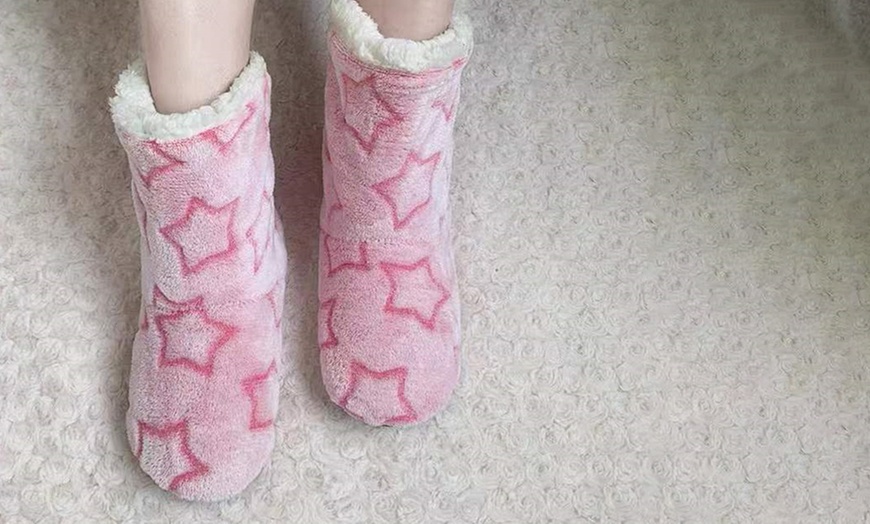 Image 1: One Pair of Women's Non-Slip Fluffy Floor Socks