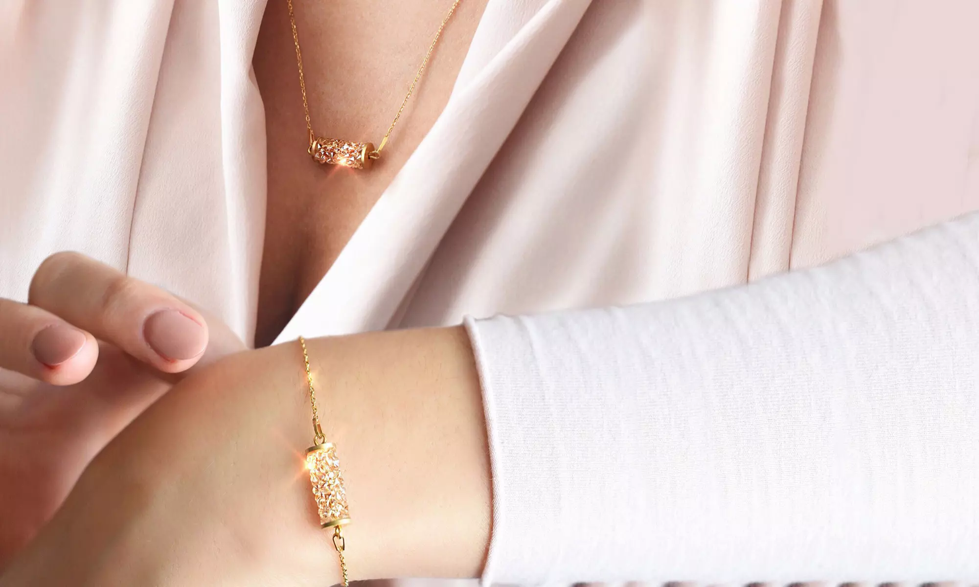 Swarovski® Rock Pendant Bracelet et / ou collier Ah! Bijoux disponibles individuellement ou par lots de 2 - Primary Image