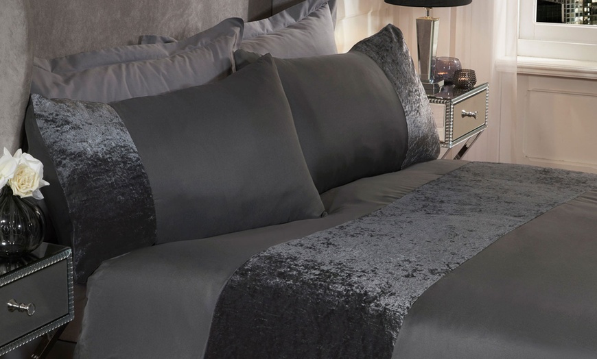 Image 2: Crushed Velvet Band Duvet Set