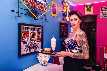 Pour 2 personnes : burger, accompagnements frites ou tenders et dessert - Lucky Days Montpellier