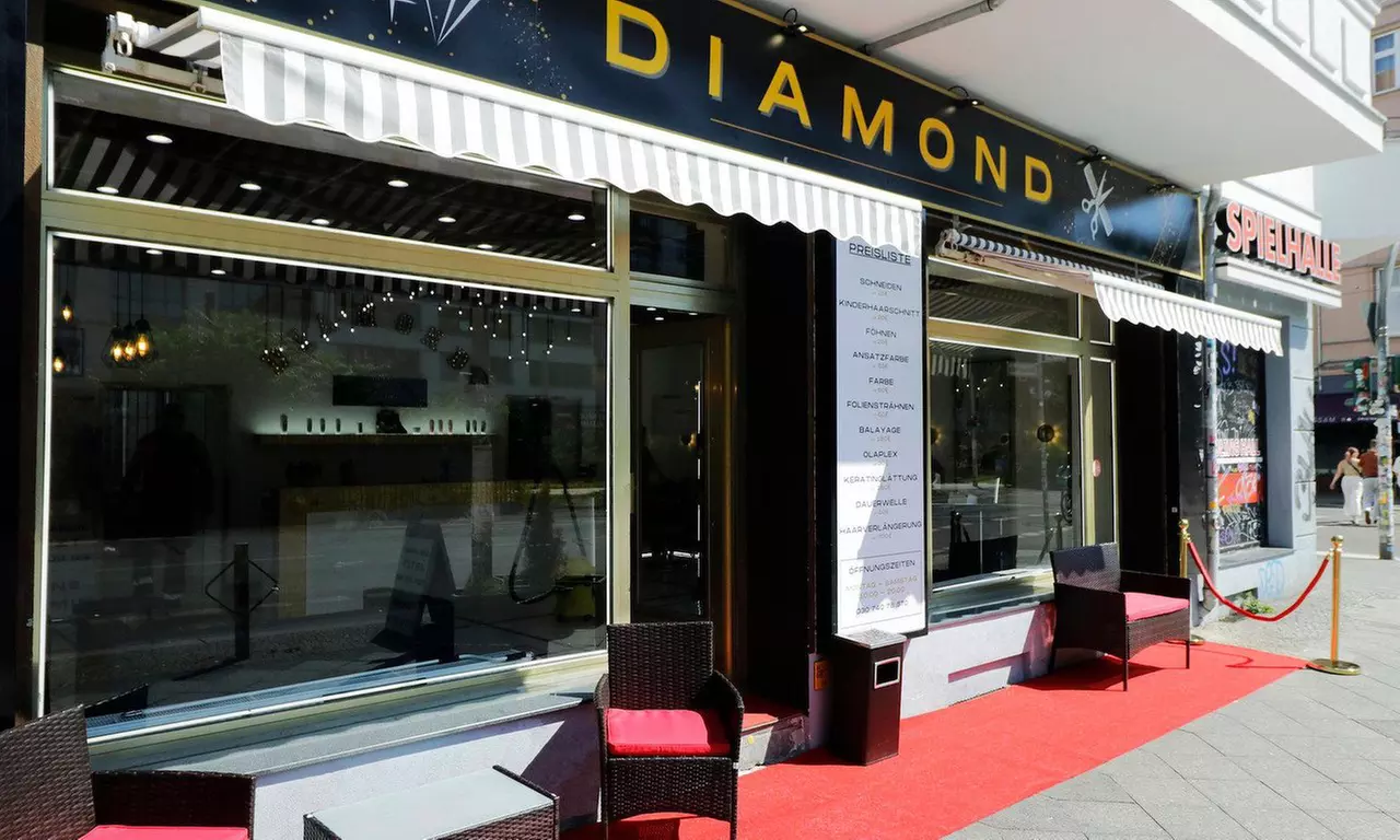 Haarschnitt / Strähnen / Dauerwelle / Glättung, einlösbar für Damen