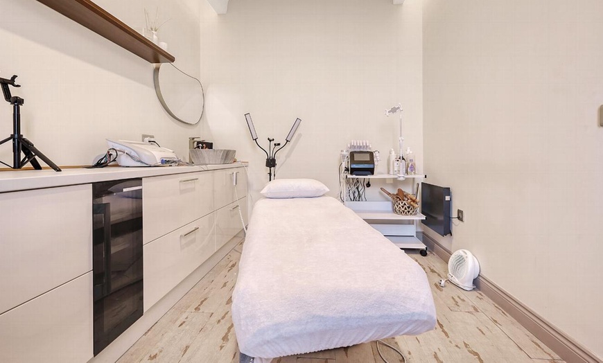 Image 2: Achieve Natural Results with up to 3ml Dermal Filler