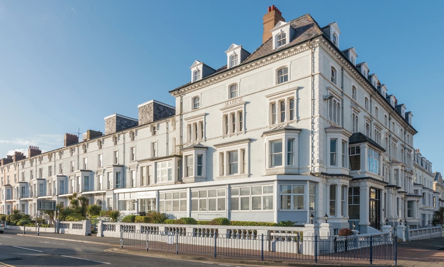 Image 1: Llandudno: Double Room with Breakfast