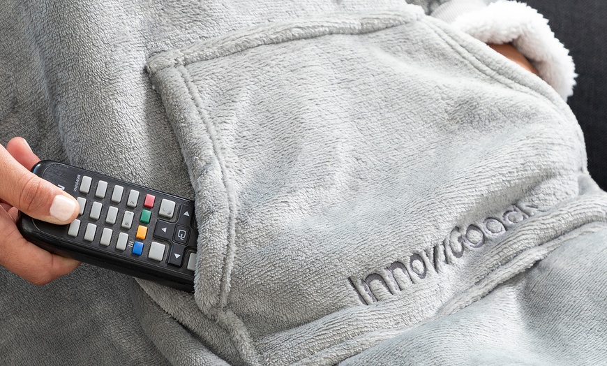 Image 6: InnovaGoods übergroße Sweatshirt-Decke Swug mit Fleece-Innenfutter