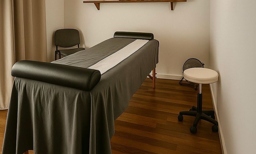 Image 3: Masaje en pareja de 45 o 60 minutos con opción a hidromasaje y sauna