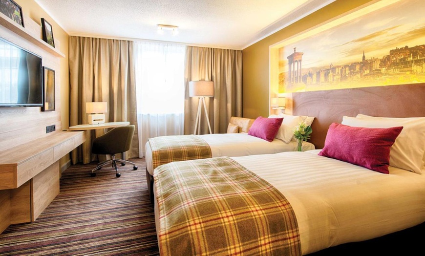 Image 5: 4* Edinburgh: Double or Twin Room Stay with Breakfast