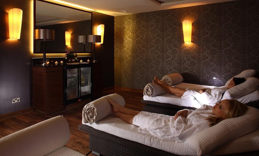 Image 9: Cheshire: Luxury 4* Stay With 5 Bubble Spa Treatments