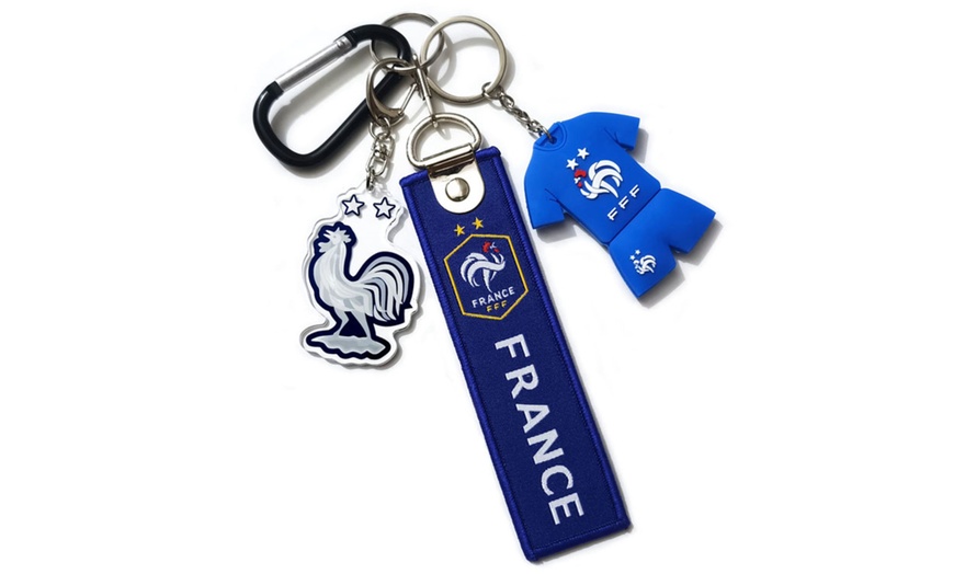 Image 5: World Cup 2022 Keychains with Coloured Badge Logos