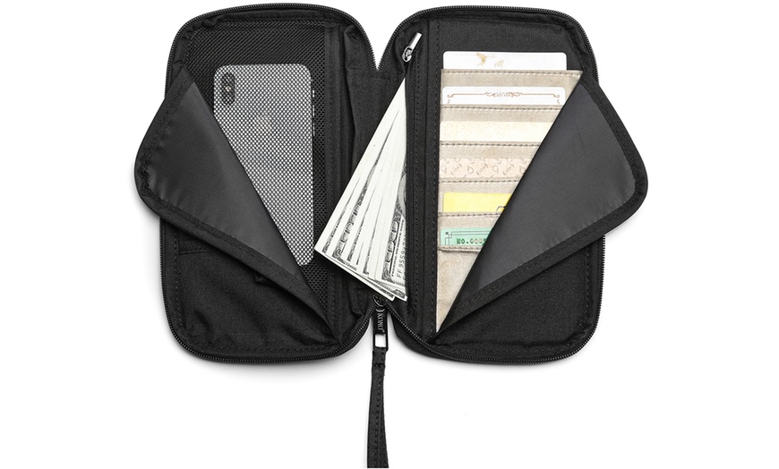 Image 10: RFID-Blocking Travel Wallet