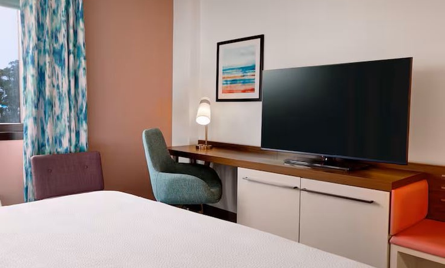 Image 15: Comfortable Budget Hotel Near LAX With Parking Included