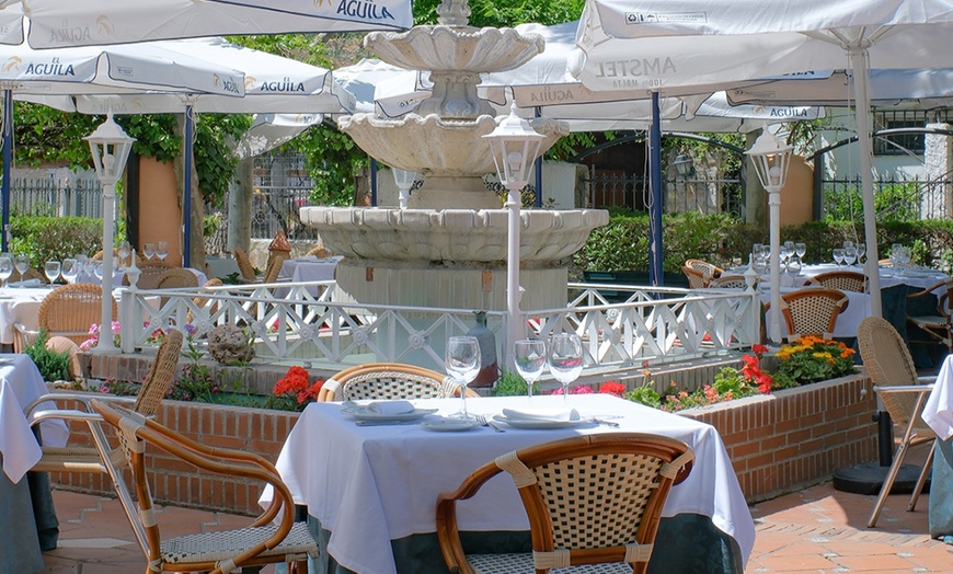 Image 12: Menú degustación con aperitivo, entrantes, principal y postre