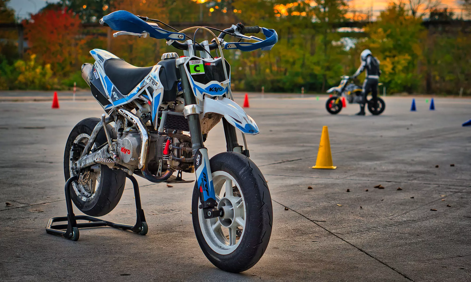 Poczuj adrenalinę: Jazda na pitbike pod okiem trenera