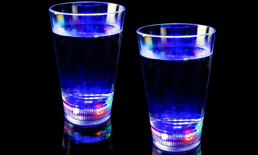 Image 6: LED Light-Up Drinks Tumbler