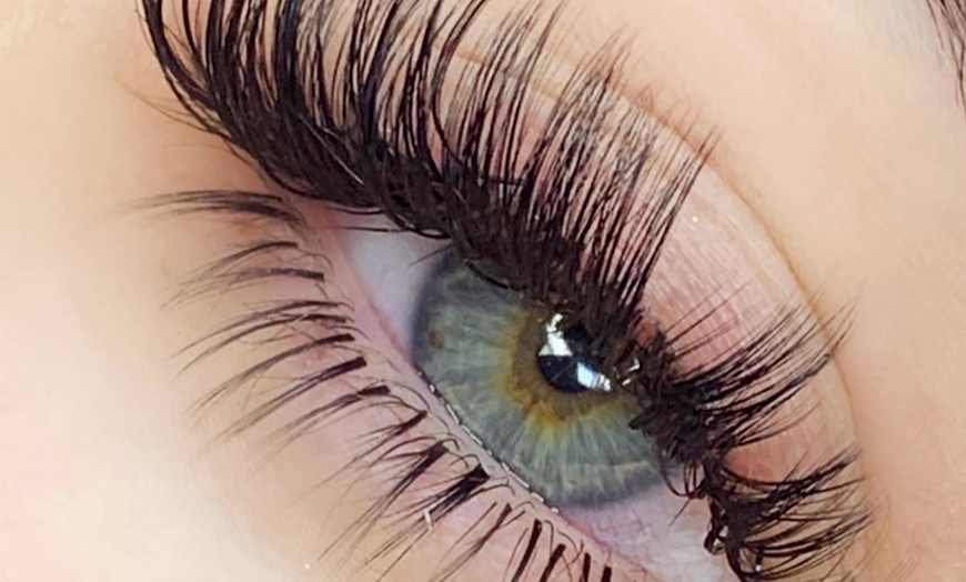 Image 1: Up to 30% Off on Eyelash Extensions at Beautysoangelic