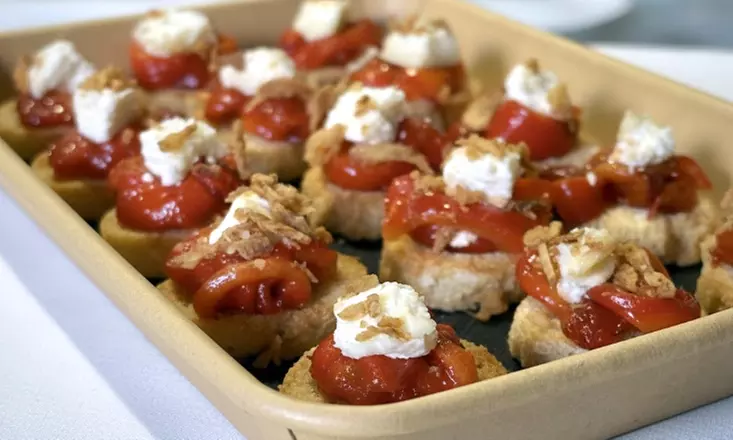 Catering prémium con 120 o 240 piezas con Cocina Gourmet Catering