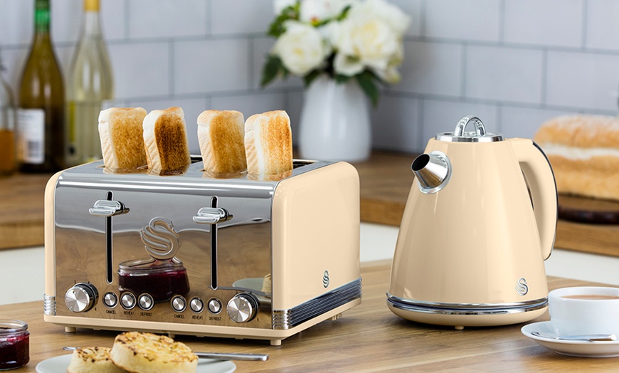 Image 10: Swan Retro Jug Kettle and Toaster