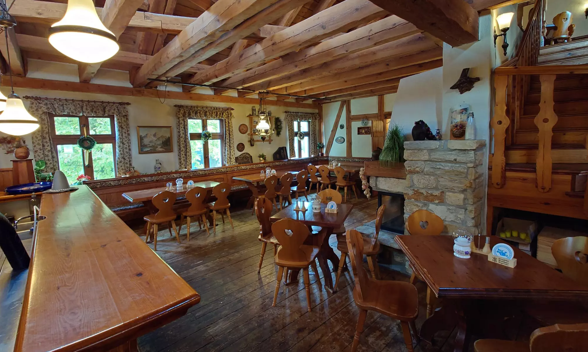 Knusprige bayerische Schweinehaxe inkl. Beilagen für bis zu 4 Personen