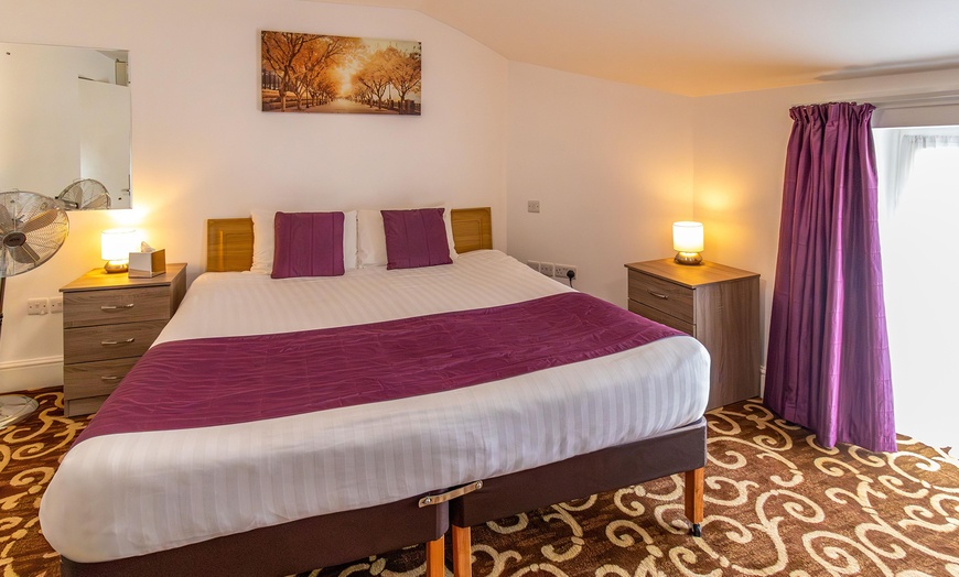 Image 2: 4* Derbyshire: Standard Double or Twin Room Stay with Breakfast & More