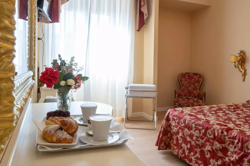 Montecatini Terme: Doppel- oder Zweibettzimmer mit Frühstück