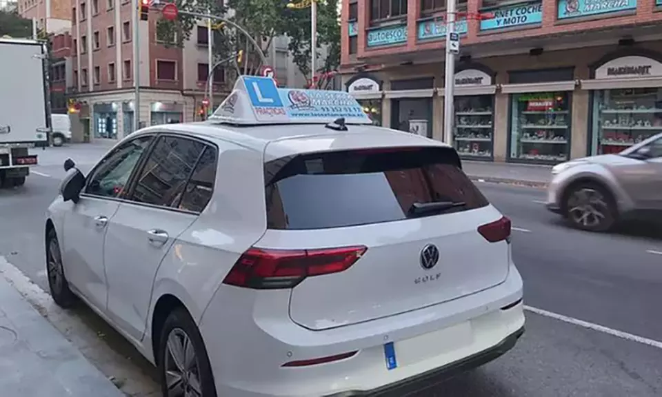 Curso teórico intensivo de conducir con 2 o 4 clases prácticas