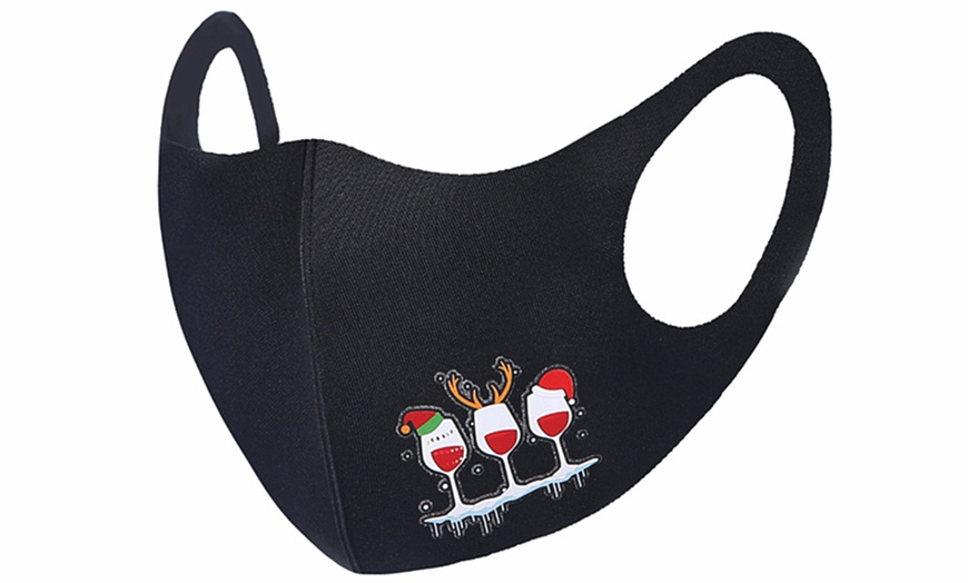 Image 6: Unisex Christmas-Themed Face Mask