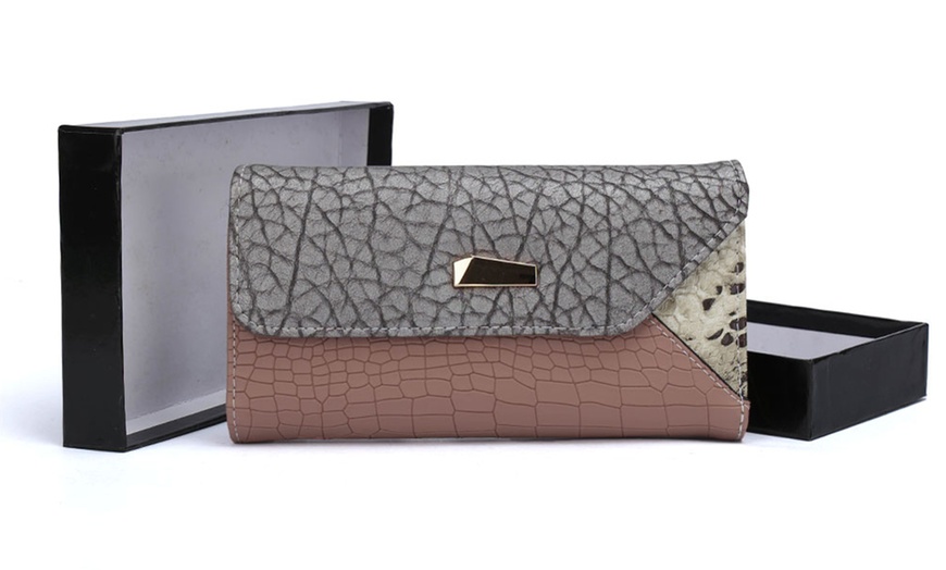 Image 5: Women's Snakeskin Pattern Wallet 