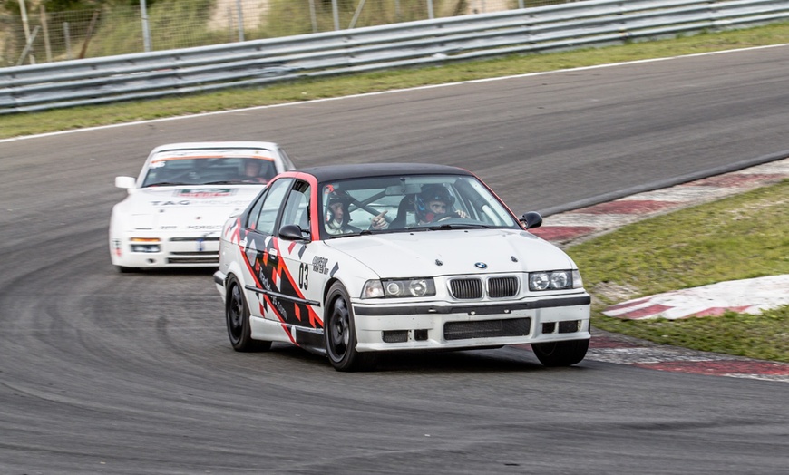 Image 1: Racen op Zandvoort of Assen