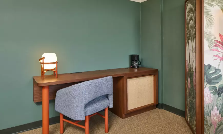 Business center and meeting rooms