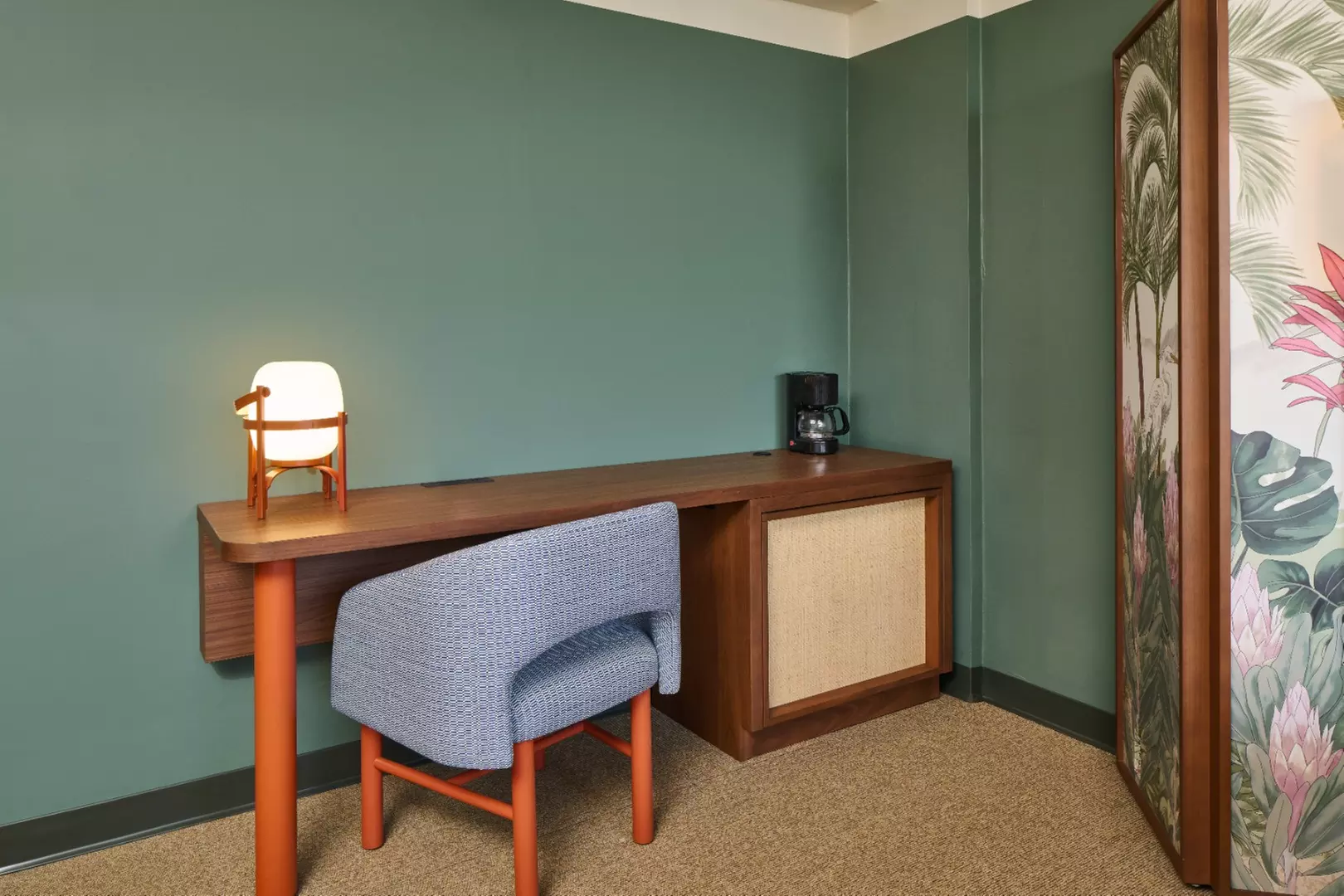 Pagoda Hotel: Family-Friendly & Affordable - Book Now!