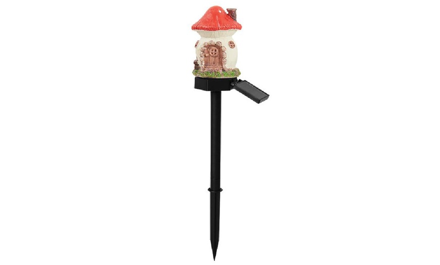 Image 5: Gnome House-Shaped Solar Light