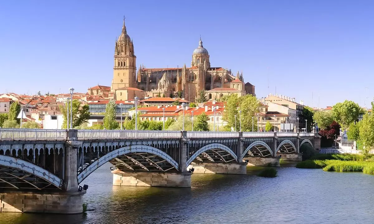 Salamanca: habitación doble estándar para 2 personas en el Hostal Mindanao, a 5 minutos a pie de la Plaza Mayor - Primary Image