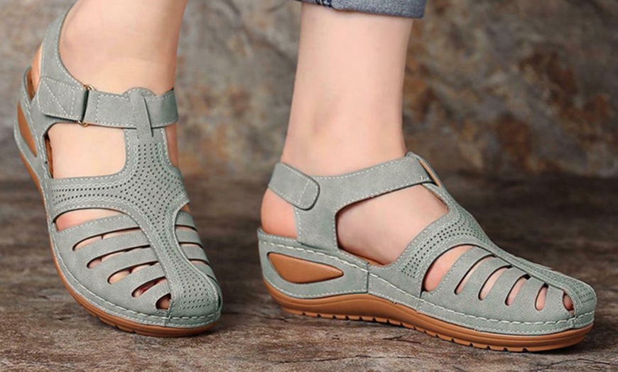 Image 9: Comfortable Round Toe Sandals