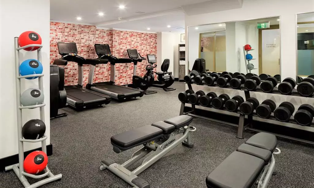 Sydney: Executive King Room for Two with Welcome Drinks & Parking