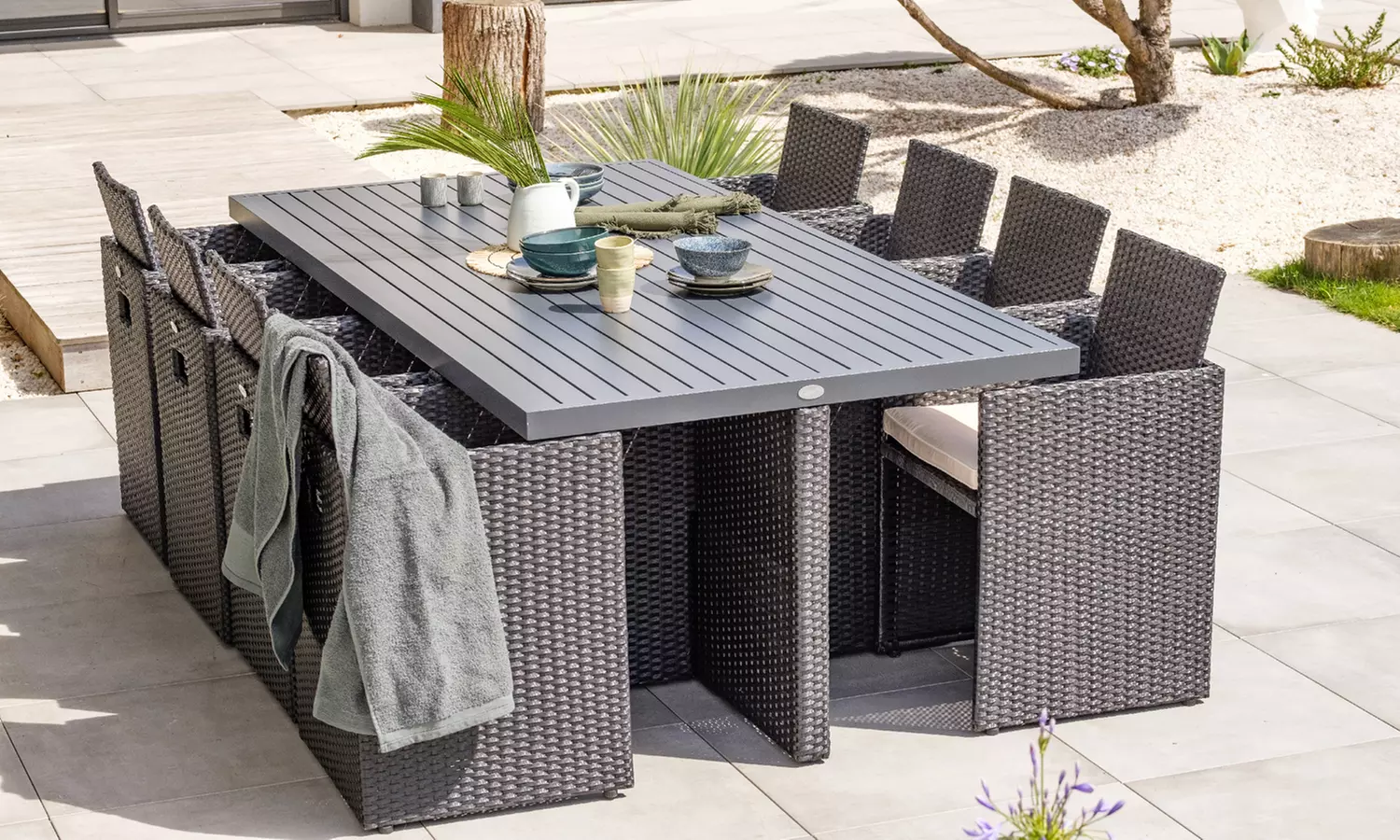 Salon de jardin encastrable 8 personnes en résine tressée avec plateau aluminium, avec ou sans housse de protection - Primary Image