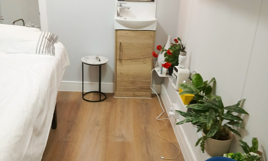 Image 3: Choice of Brazilian, Hollywood, Underarms, Full or Half Legs Waxing