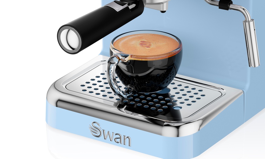 Image 7: Swan Retro Pump Coffee Machine