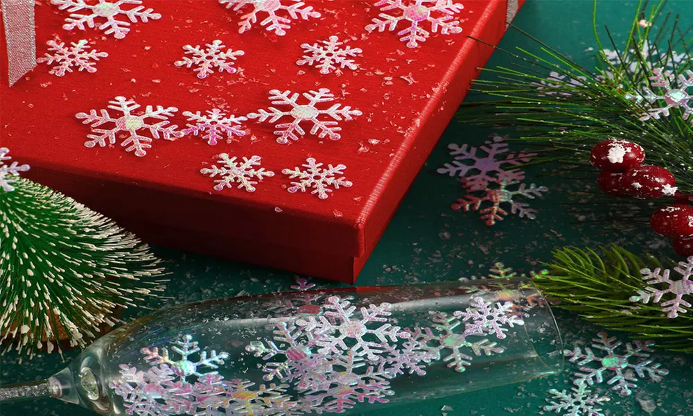 1 à 4 lots de 200 confettis en forme de flocons de neige, coloris au choix - Primary Image