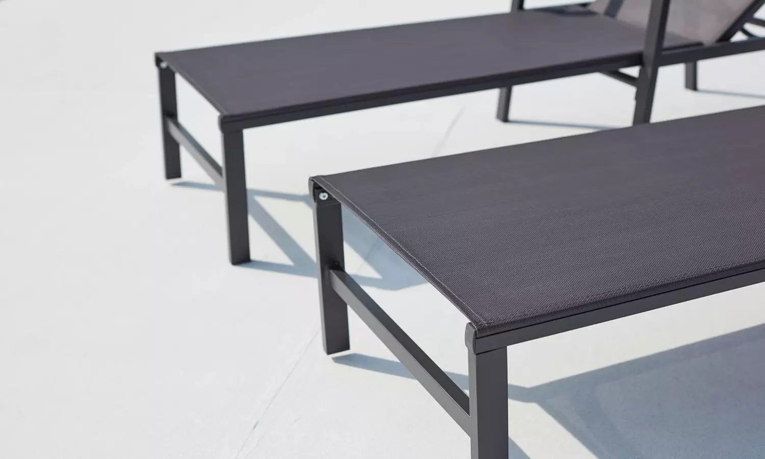 Lot de 2 transats en aluminium avec accoudoirs de Kocoon