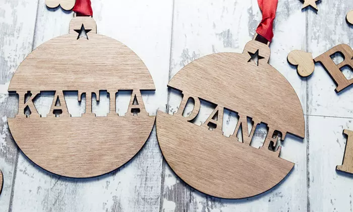 Personalisierter Weihnachtsbaumschmuck mit eigenen Namen im Set beim P-Gifts-Market (bis zu 77% sparen*) - Primary Image