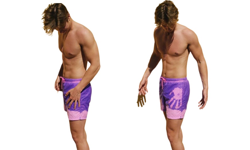 Image 5: Men's Colour Changing Swim Shorts