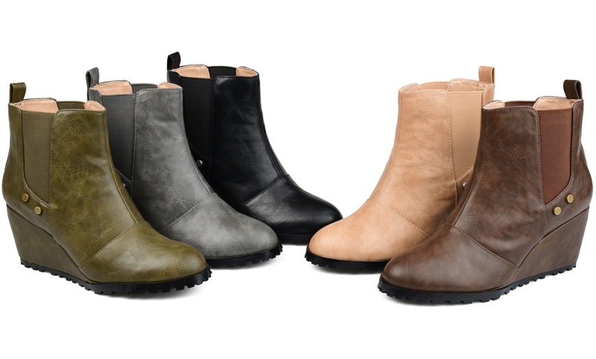 journee collection jessie wedge chelsea boot