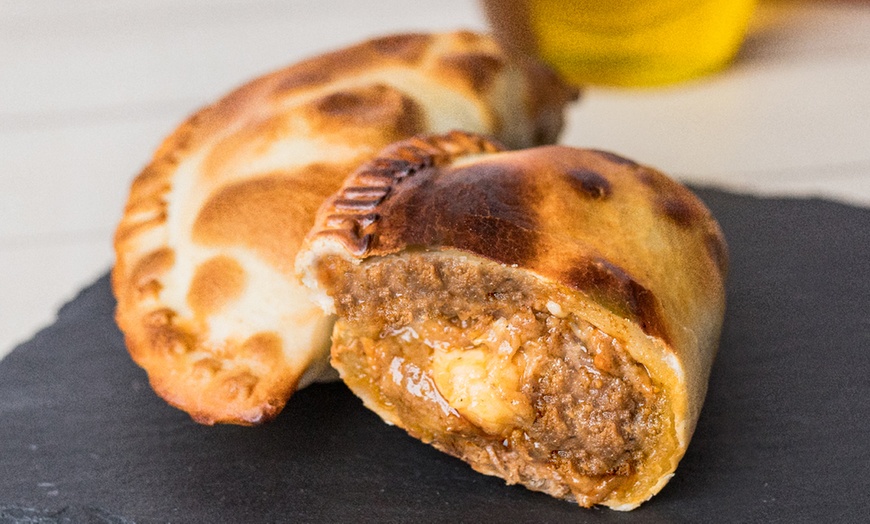 Image 2: Menú de empanadas argentinas con bebida para 1, 2 o 4 personas