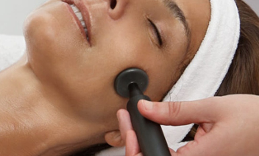 Image 6: 1, 2 o 3 sesiones de radiofrecuencia facial Indiba rostro completo