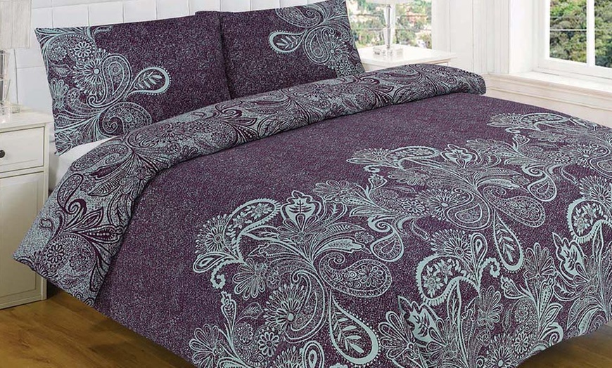 Image 1: Paisley Duvet Sets