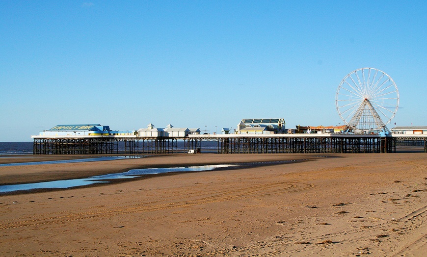 Image 5: Stay with Breakfast in Blackpool