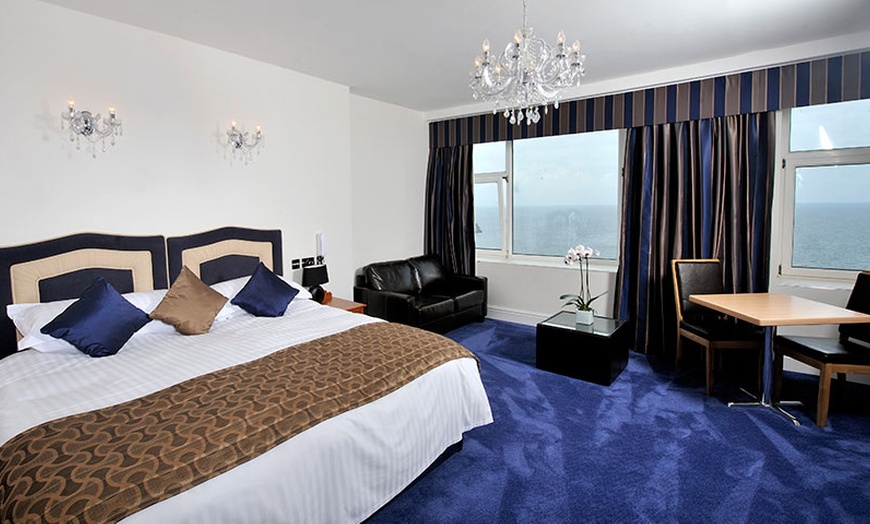 Image 4: Newquay: 4* Sea View Luxury Stay